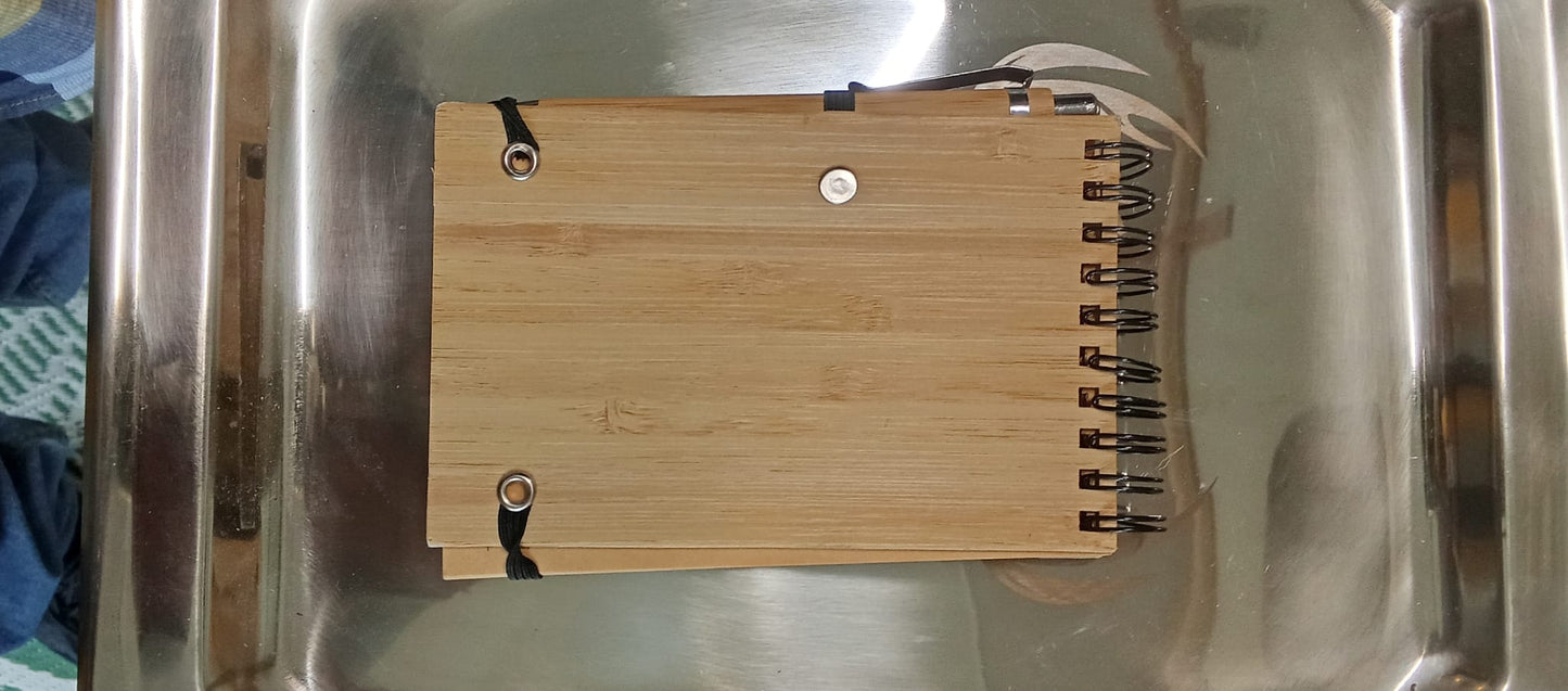 Carnet A6 en contreplaqué de bambou gravé – Chouette