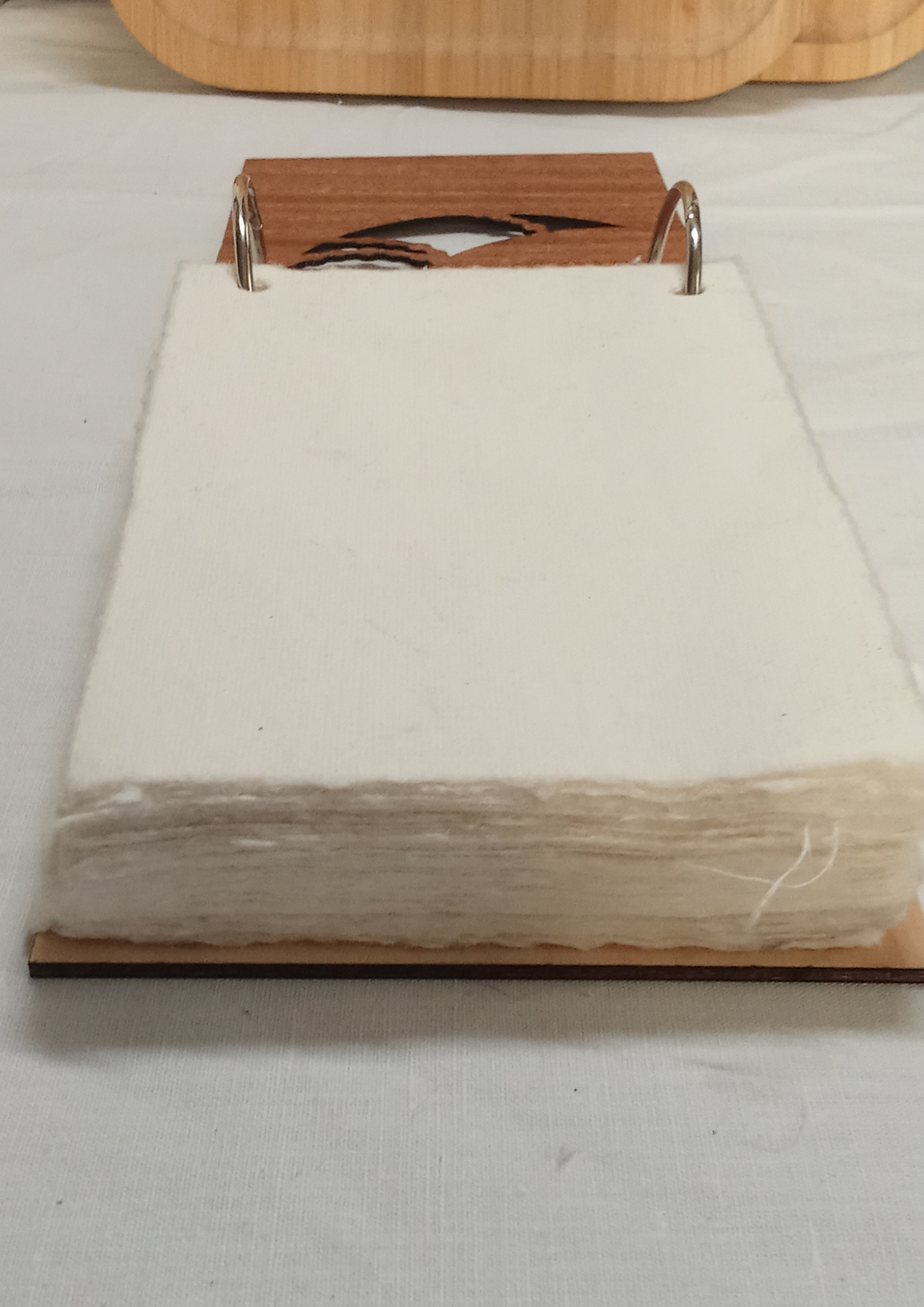 Carnet A6 en acajou – Lune élégante