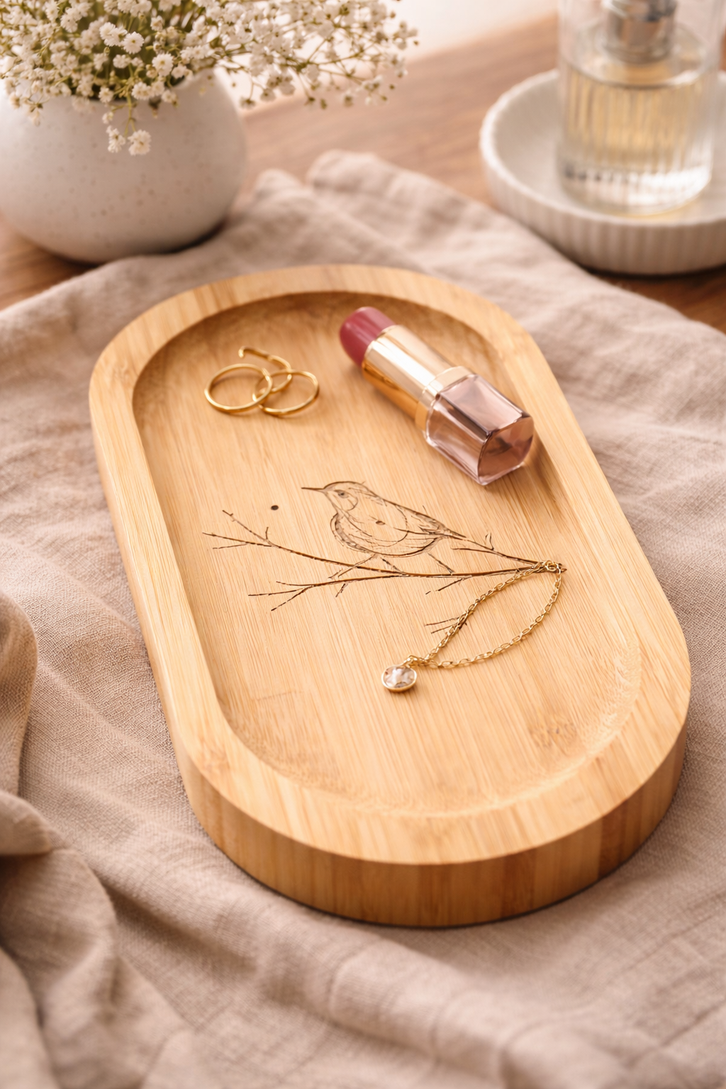 Oiseau sur branche – vide-poche en bambou gravé