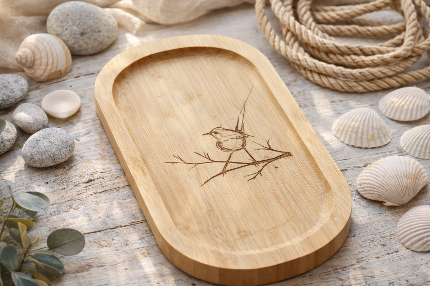 Oiseau sur branche – vide-poche en bambou gravé