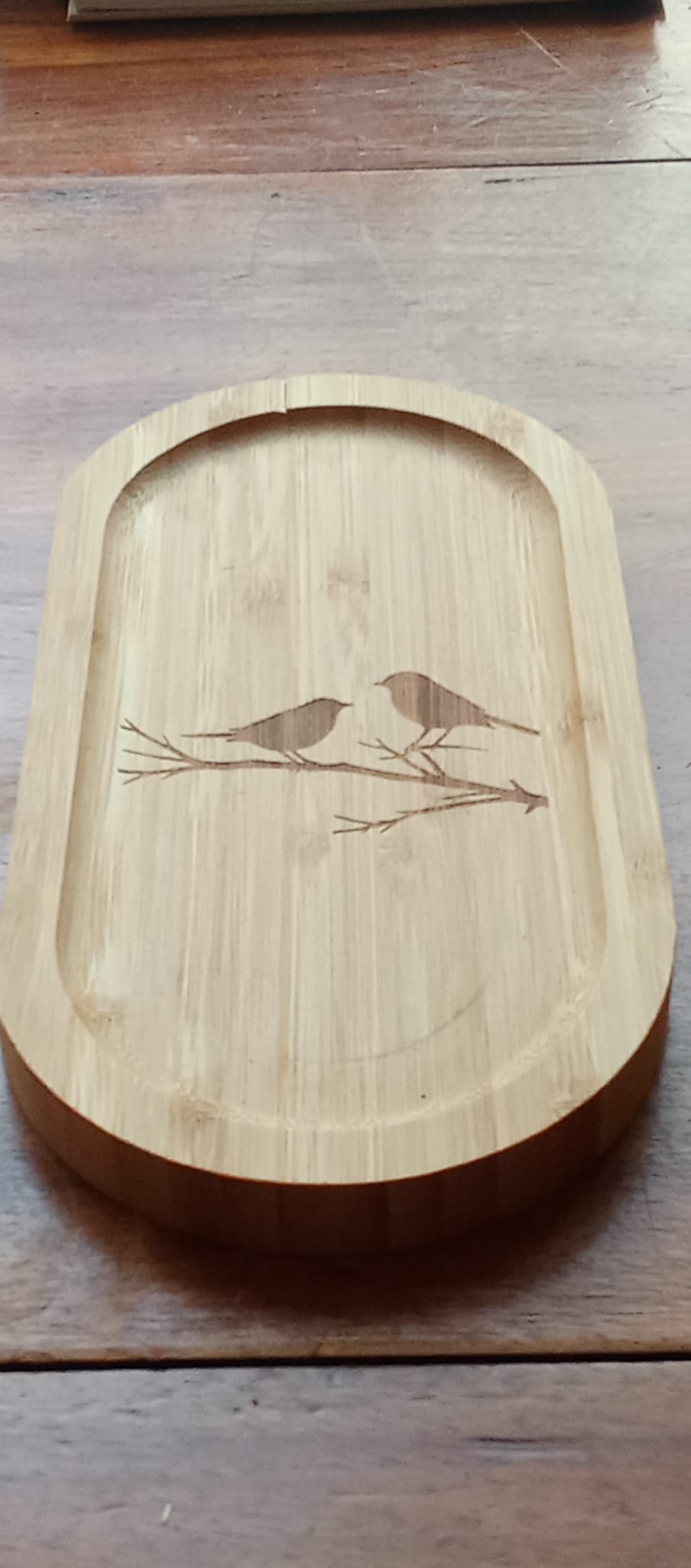 Duo d’oiseaux – vide-poche en bambou gravé