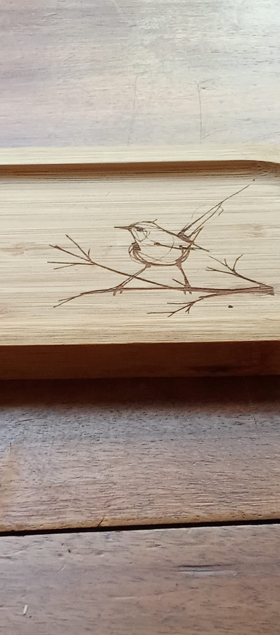 Oiseau sur branche – vide-poche en bambou gravé