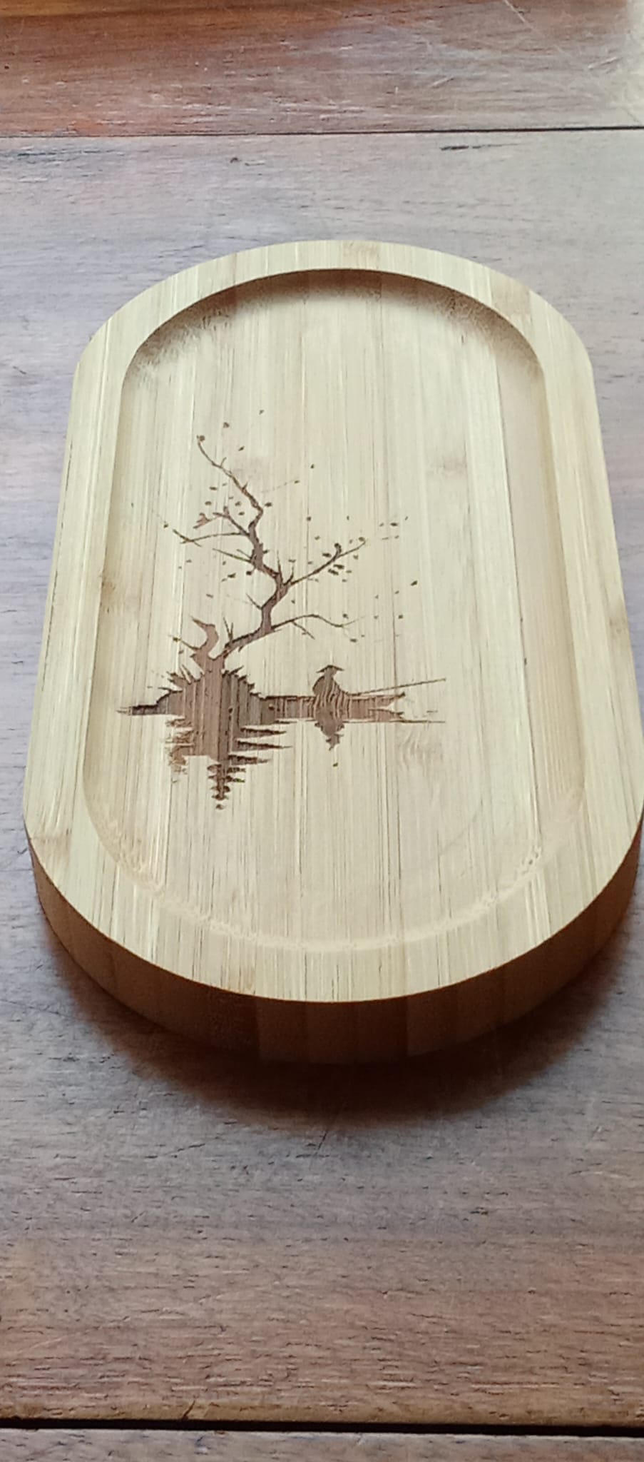 Le pêcheur matinal – vide-poche en bambou gravé