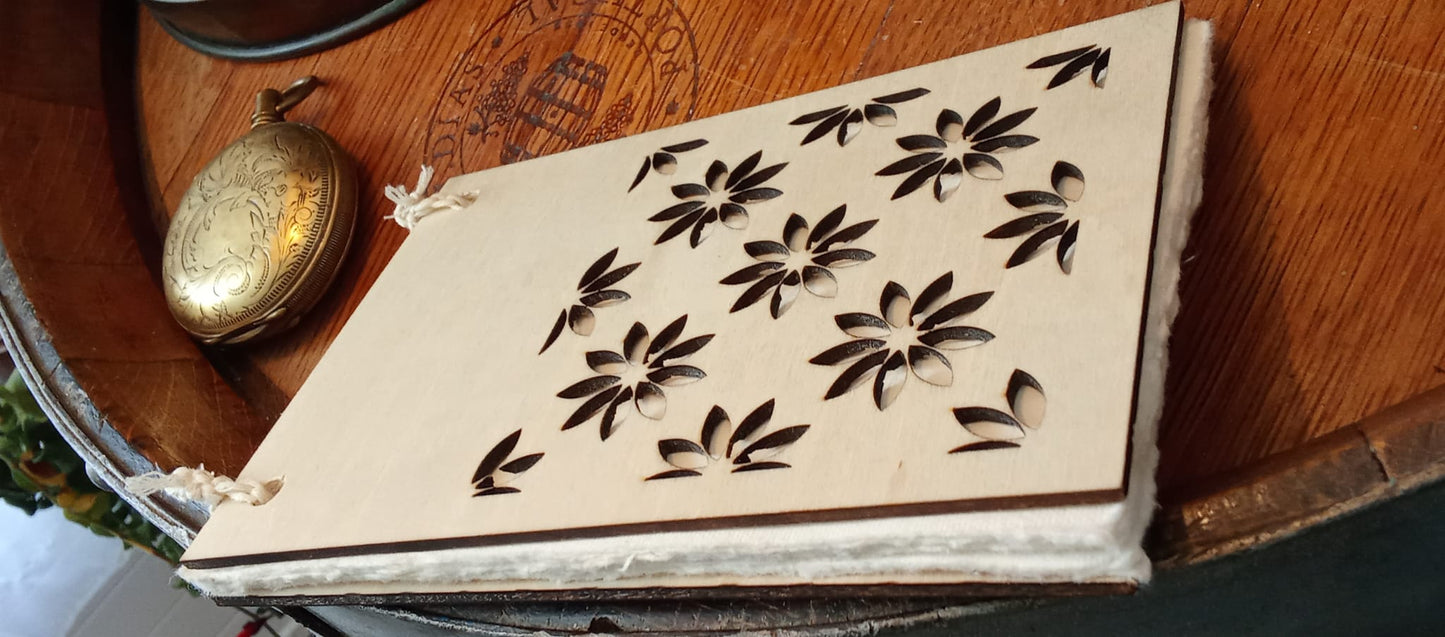 Carnet fleuri en papier chiffon &amp; couverture en contreplaqué – fait main